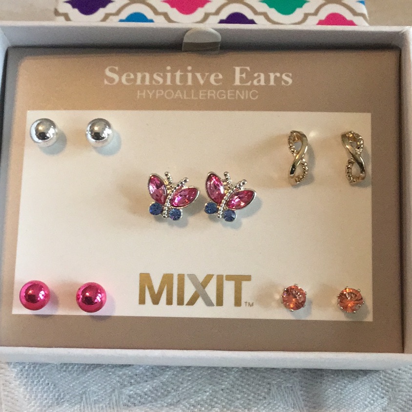 Nwt Too Amazing Bundle Of 5 Sets Of Earrings